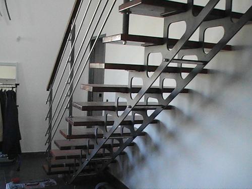 Cliquer pour fermer la fentre -  ESCALIER